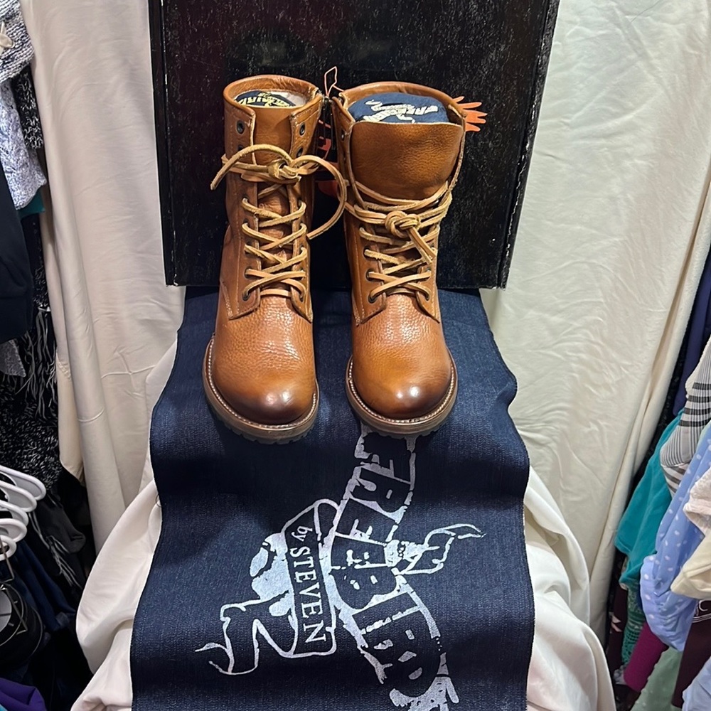 Freebird Cavalier- size 8, color - tan